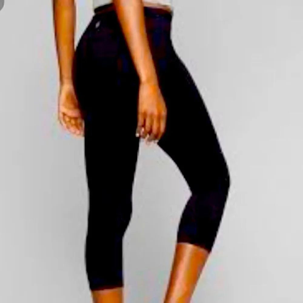 Athleta Gusset Black Capri Leggings Sz XS